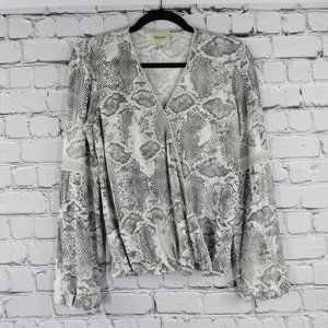 Women's 'Malia' Printed Knit Surplice Top - Grey Python